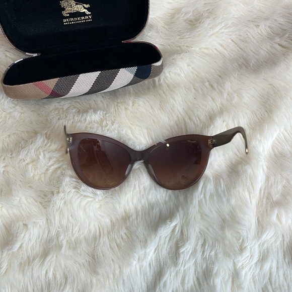 Authentic Burberry Sunglasses - Picture 9 of 11